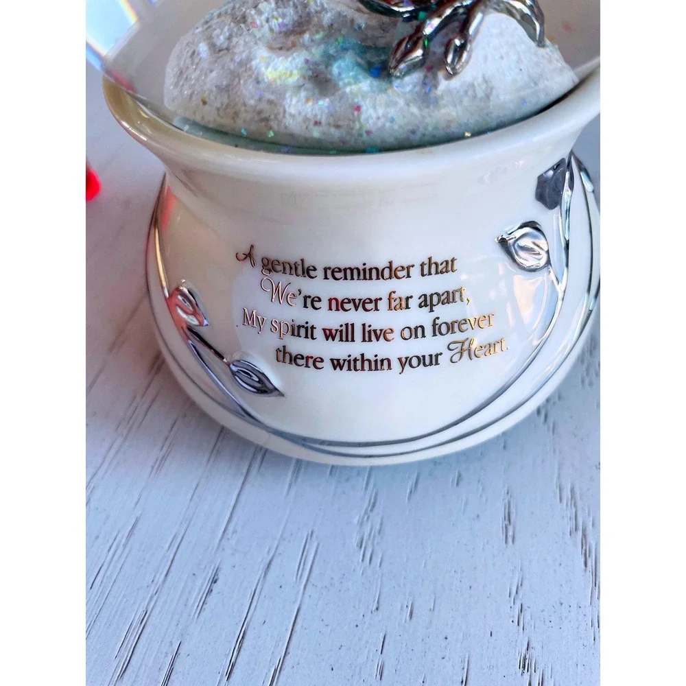 2016 The Bradford Exchange MESSENGER FROM HEAVEN Cardinal‎ Musical Glitter Globe